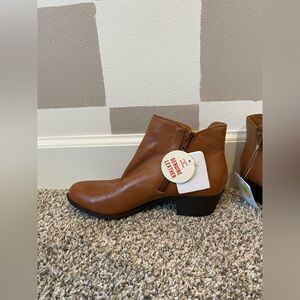 NWT Lucky Brand Boots